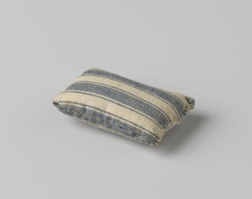 Kussen, blauw-wit gestreept by anonymous
