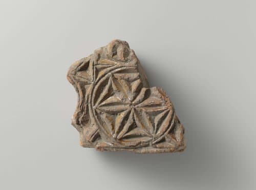 Bouwfragment, versierd met verdiepte stervorm by anonymous