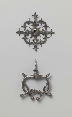 Deurring van vertind ijzer met bladwerk by anonymous