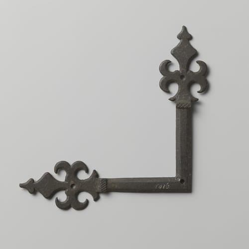 Vier hoekhengsels by Unknown Artist