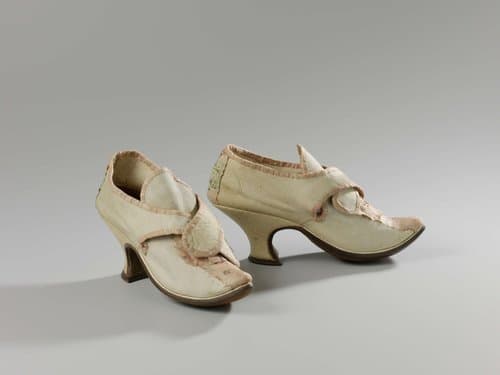 Paar damesschoenen met puntneus by anonymous