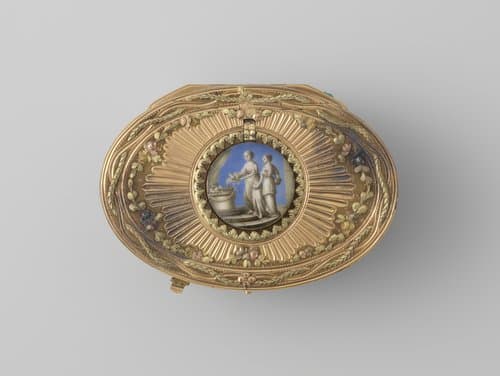 Ovale snuifdoos van goud, met geëmailleerde miniatuur op het deksel en geciseleerde Lodewijk XVI ornamenten by Firma Marchand Fils