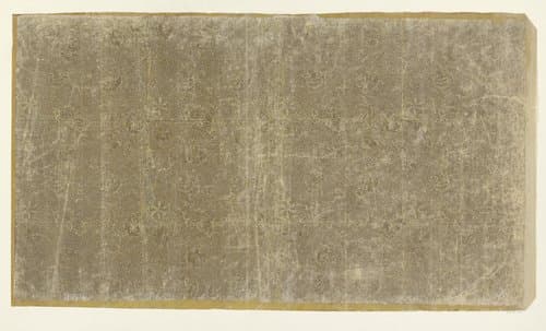Blad met bloemenmotieven over geometrisch meanderpatroon (één van drie identieke bladen) by anonymous