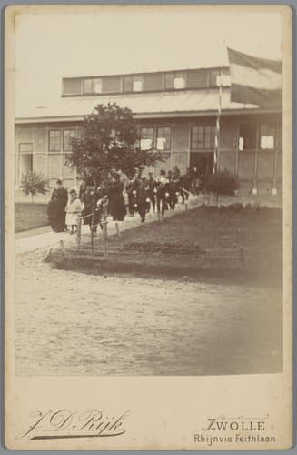 Bezoek van koningin Emma en prinses Wilhelmina aan de legerplaats bij Oldebroek by Jacques Daniël Rijk