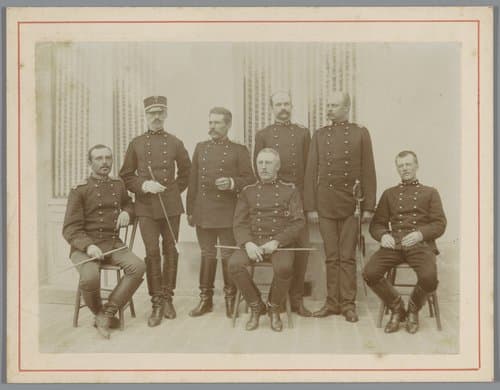 Groepsportret van zeven onbekende militairen by Karel Alexander Enklaar