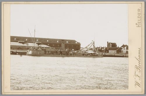 Rammonitor Zr. Ms. Luipaard in de haven van Den Helder by Willem Frederik Boelsums