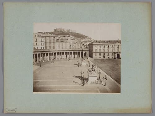 Gezicht op het Piazza del Plebiscito met het Largo Palazzo en op de achtergrond de Sant'Elmo te Napels, Italië by Giorgio Sommer