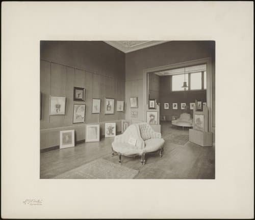 Interieur van kunsthandel Reckers tijdens de Redon-expositie van 1907, Rotterdam by Lodewijk van de Winkel