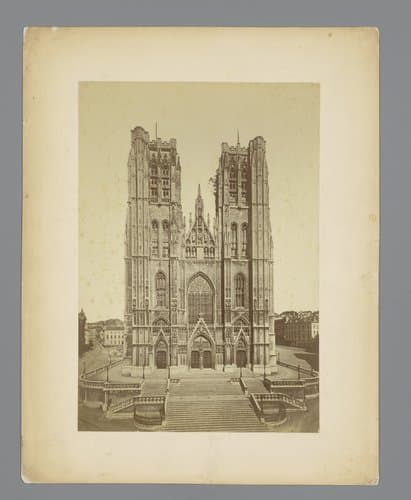 Voorgevel van de Sint-Michiel-en-Sint-Goedelekathedraal in Brussel by anonymous