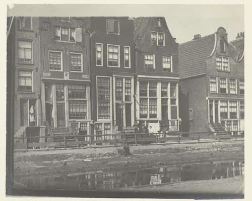 Gezicht op de Palmgracht bij de Kromme Palmstraat in Amsterdam by George Hendrik Breitner