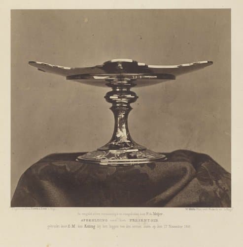 Afbeelding van het Présentoir gebruikt door Z.M. den Koning bij het leggen van den eersten steen op den 17 November 1863