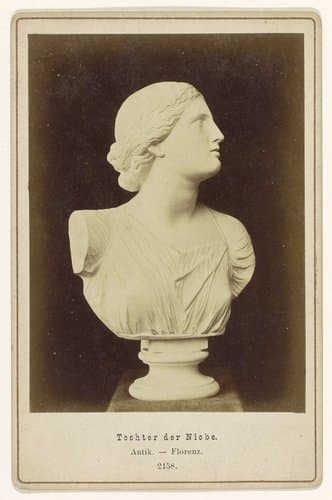 Sculptuur van een van de dochters van Niobe