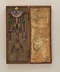chatelaine by G. Parvis