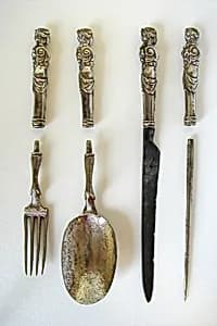 knife by Unknown