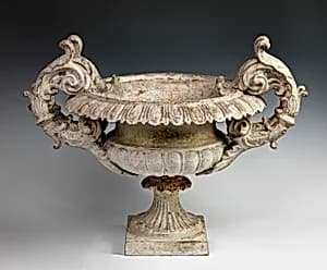 Urn by Unidentified