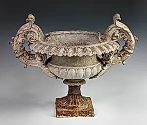 Urn by Unidentified