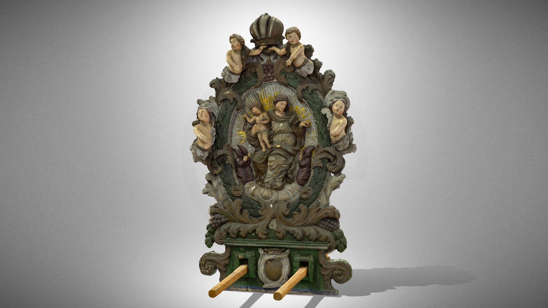 Wooden feretory with representation of Madonna