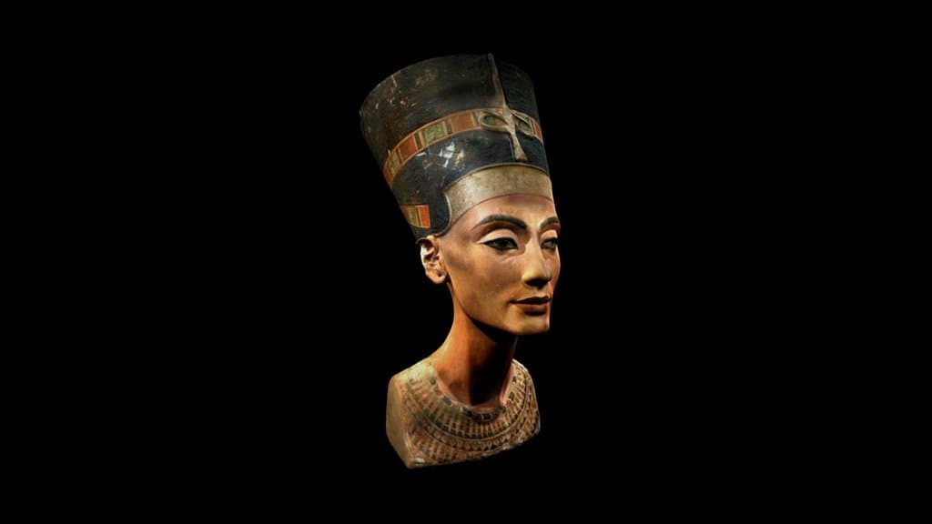 Nefertiti's bust (like in the museum)