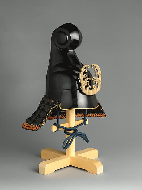 Helmet (&lt;i&gt;Kawari-Kabuto&lt;/i&gt;) in the Shape of a Wave