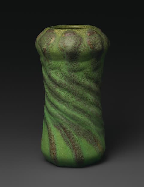 Vase with poppy seed pods