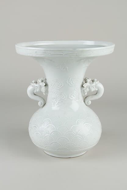 白磁陽刻雲鶴文獅子耳付広口瓶|Vase with Lion-Shaped Handles and Cranes amid Clouds