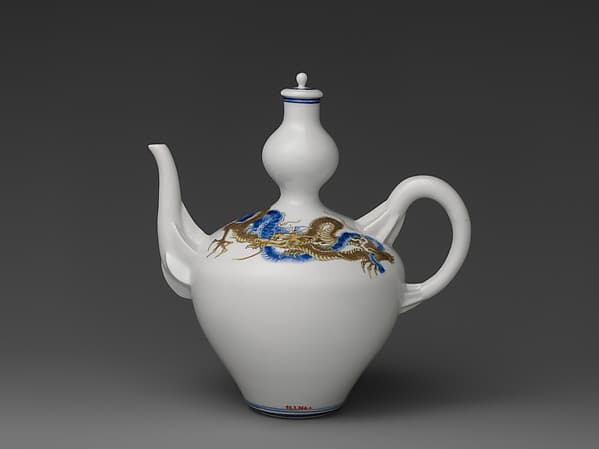 染付龍文水注|Ewer with Dragon