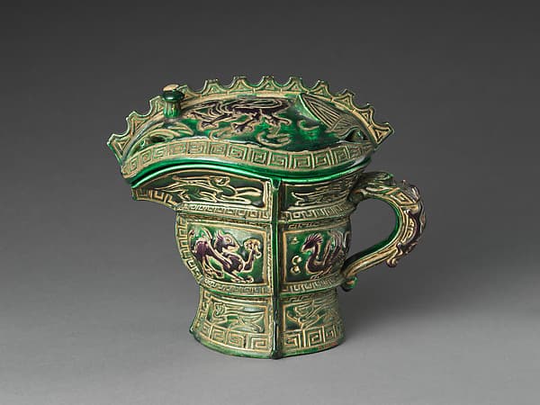 伝奥田頴川作 交趾釉兕觥形香炉|Rhinoceros-Shaped Incense Burner in the Cochin (Kōchi) Style