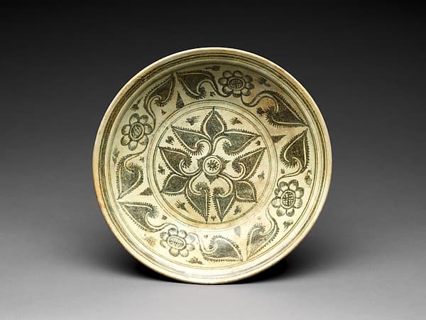 Dish with trefoil leaf design