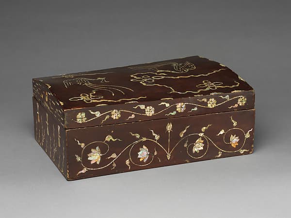 나전 칠 봉황 꽃 벌레 무늬 상자 조선|螺鈿漆 鳳凰花蟲文 箱子 朝鮮|Box decorated with phoenixes, floral scrolls, and insects