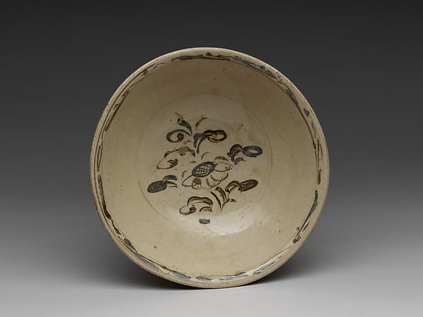 Bowl with iron-brown floral décor