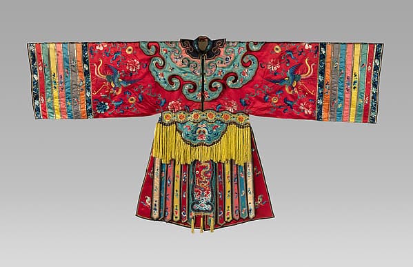 清 紅緞彩繡鳳穿花紋宮衣|Theatrical robe with phoenix and floral patterns