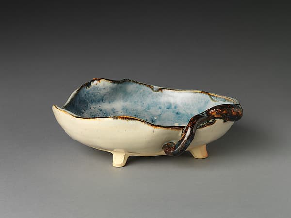 四代仁阿弥道八作 色絵桐葉形鉢|Bowl in the Shape of a Paulownia Leaf