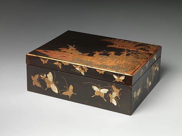 鹿蝶々蒔絵料紙箱|Document Box (Ryōshibako) with Deer and Butterflies