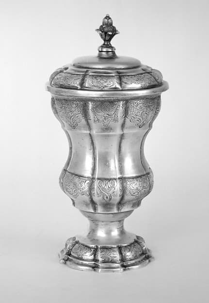 Thistle-shaped cup with cover