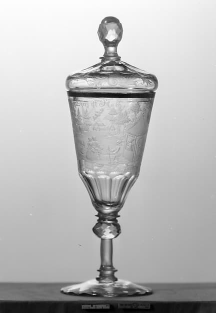 Standing cup with cover