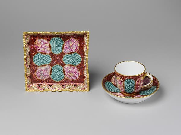 Small tray, cup and saucer (déjeuner carré)