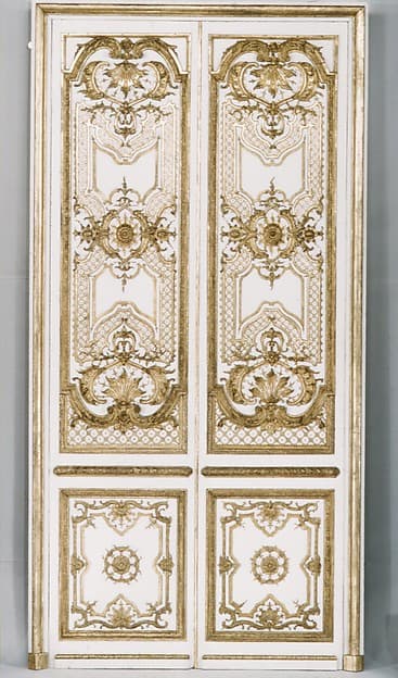 Double door: four panels, two pilasters, three gilt moldings for the door frame