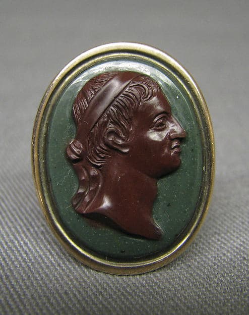 Head of a hero wearing a fillet