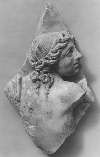 Marble sarcophagus fragment: female figure, perhaps a nereid