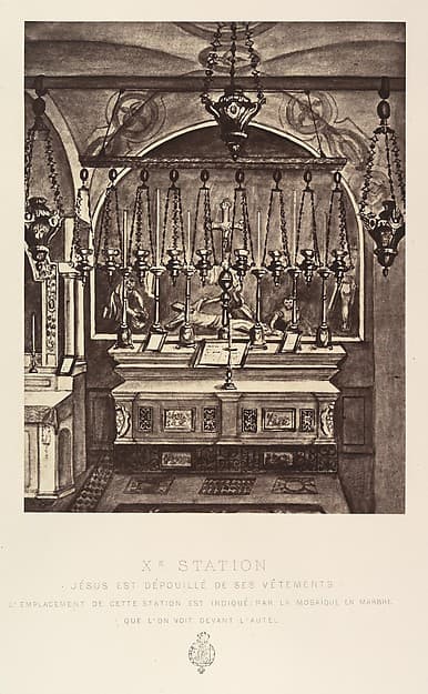 Xe Station. Jésus est dépouillé de ses Vêtements. L'emplacement de cette station est indique par la mosaïque en marbre que l'on voit devant l'autel.