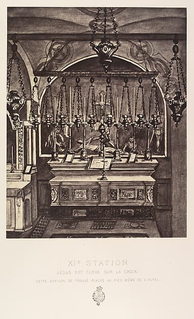 XIe Station. Jésus est cloué sur la croix. Cette station se trouve placée au pied même de l'autel.