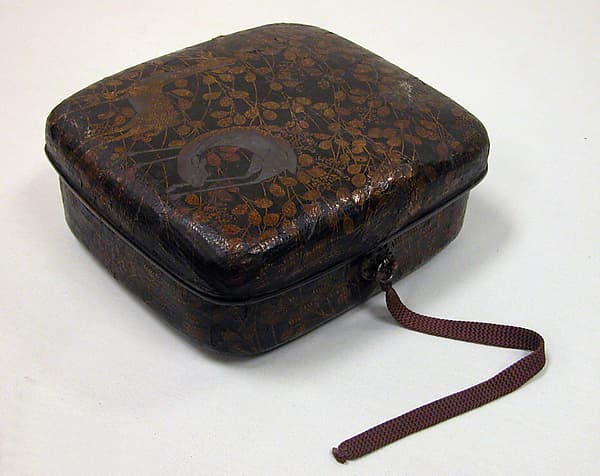 Covered Basket with Design of Bush Clover and Deer