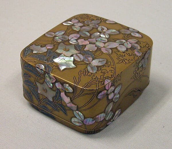 Box with Design of Bellflower and Bush Clover