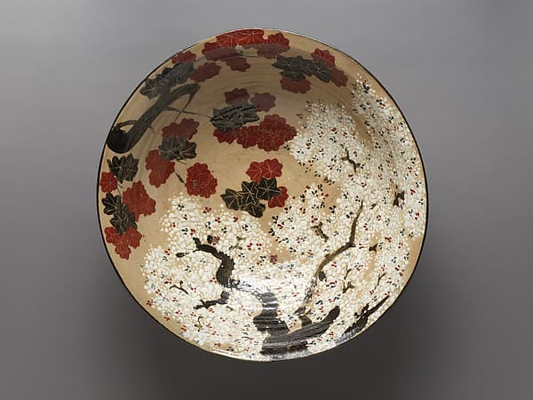 三代高橋道八作 色絵桜楓文大鉢|Large Bowl with Cherry Blossoms and Maple Leaves