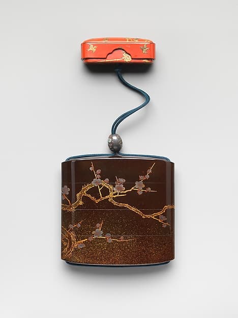 古満安匡作 梅鳥蒔絵印籠|Inrō with Bird on a Blossoming Plum Tree
