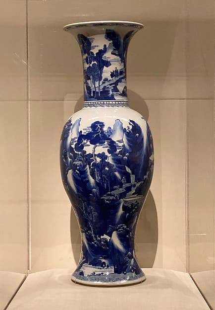 清康熙 景德鎮窯青花山水圖鳳尾瓶|Vase with landscape scenes