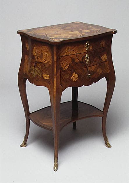 Small table (table en chiffonière)