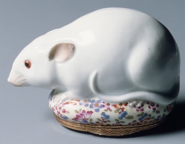Snuffbox in the form of a rat