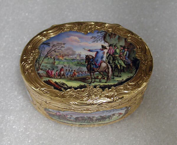 Snuffbox with military scenes