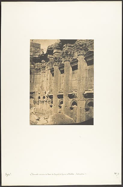 Colonnade intérieure du Naos du Temple de Jupiter, à Baâlbek (Héliopolis)